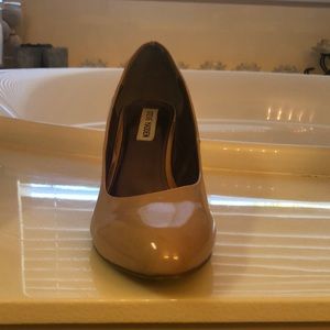 Steve Madden nude heels size 10